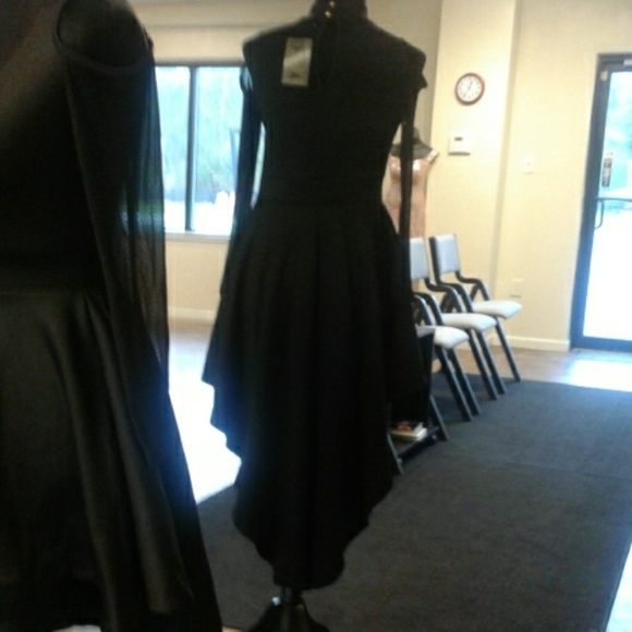 Dress - Picture 3 of 3